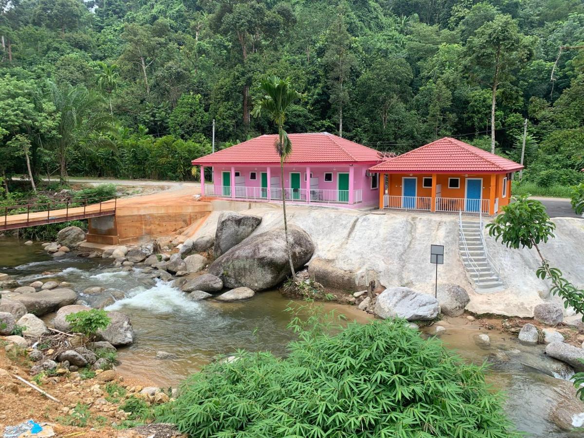 Chalet Latip D'Ayer Itam Hotell Kampong Ayer Hitam  Exteriör bild