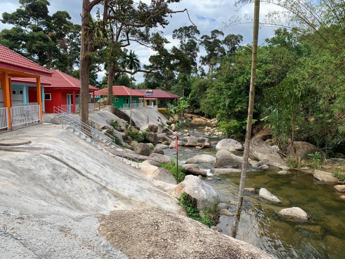Chalet Latip D'Ayer Itam Hotell Kampong Ayer Hitam  Exteriör bild
